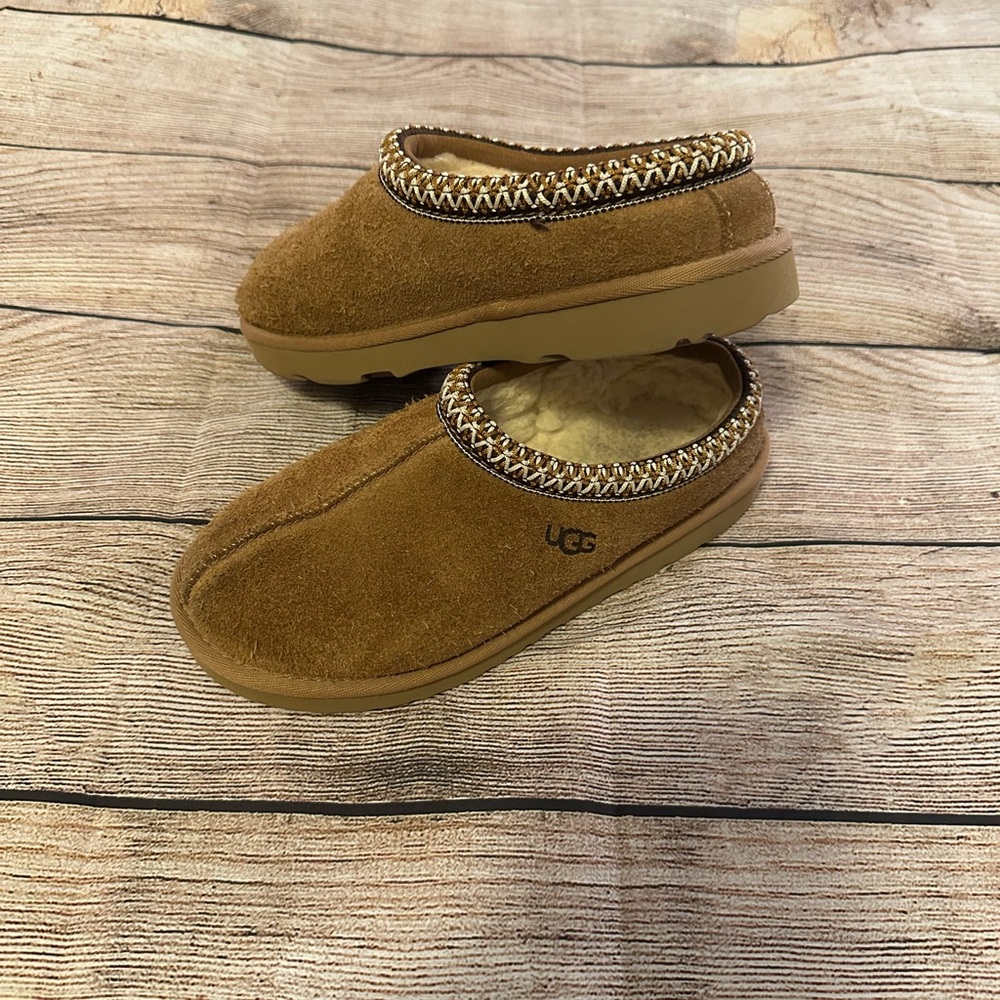 Girls youth size 3 Ugg taz slippers
